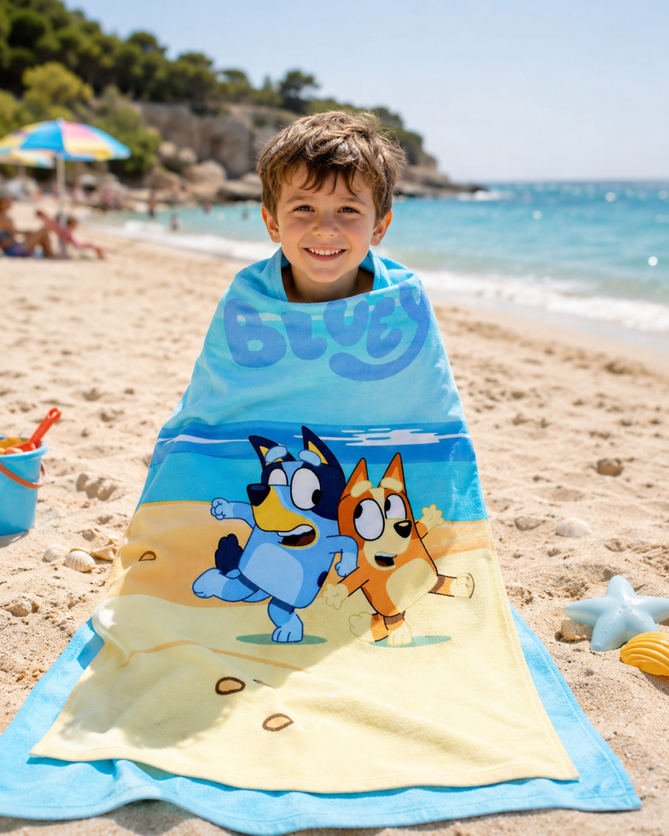 Bluey Sunny Beach strandtörölköző 70×140 cm – nyári életkép